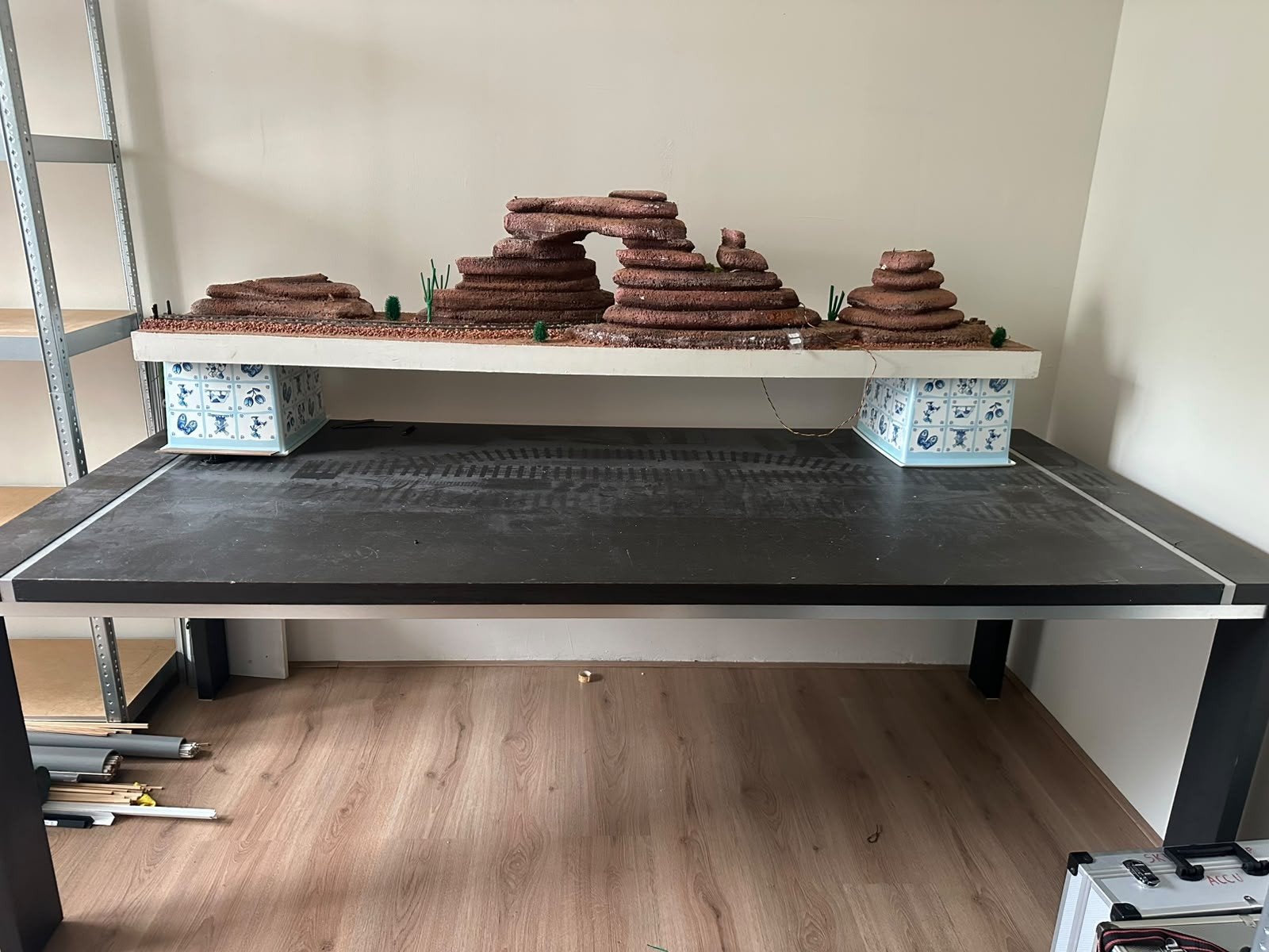 Gratis: Prachtige Delato design tafel (2.20m) donker hout, Huis en Inrichting, Ophalen, Gebruikt, 200 cm of meer, 50 tot 100 cm