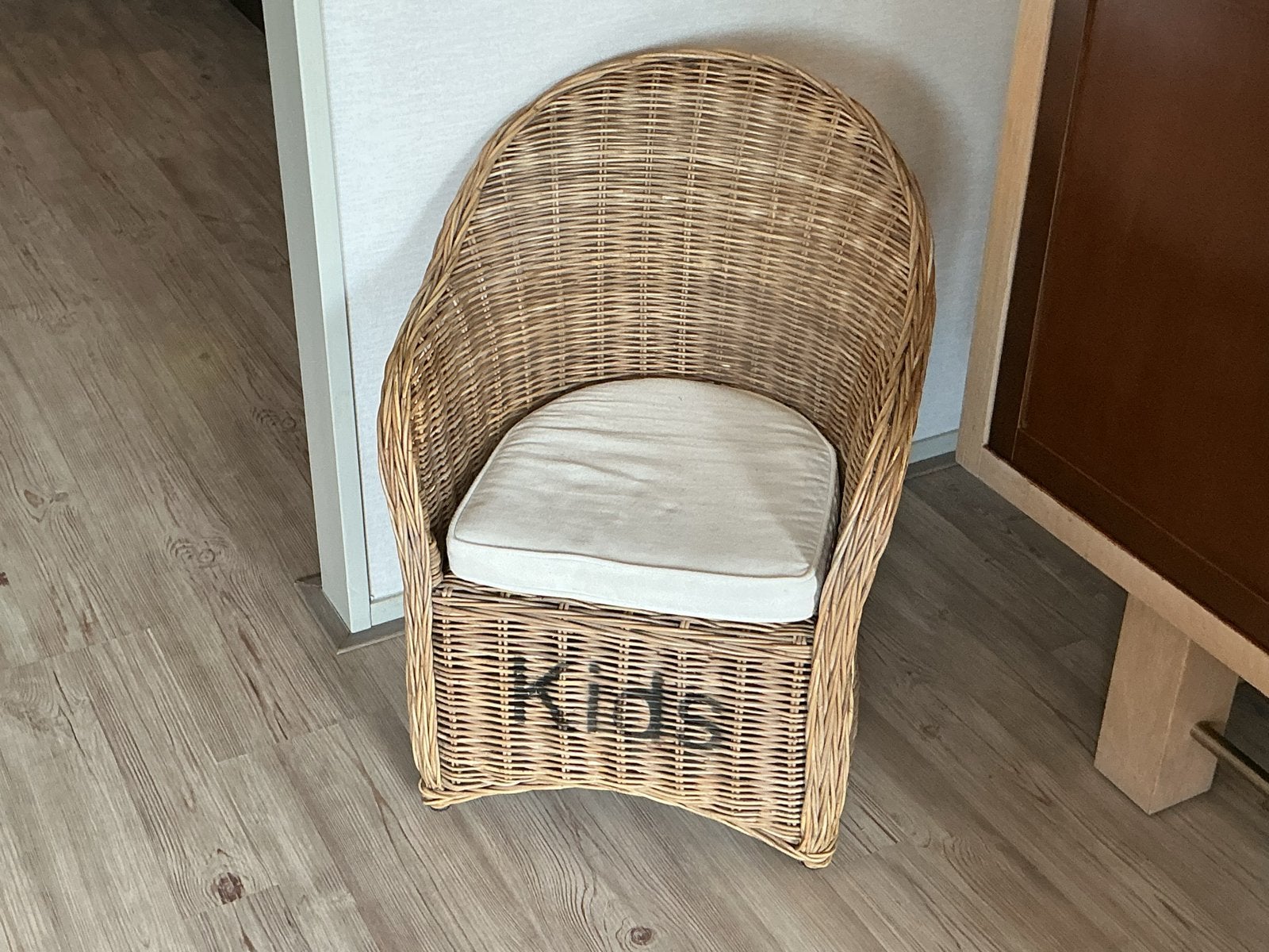 Rotan kinderstoeltje incl kussen € 20, Kinderen en Baby's, Kinderstoelen, Ophalen, Zo goed als nieuw, Overige typen