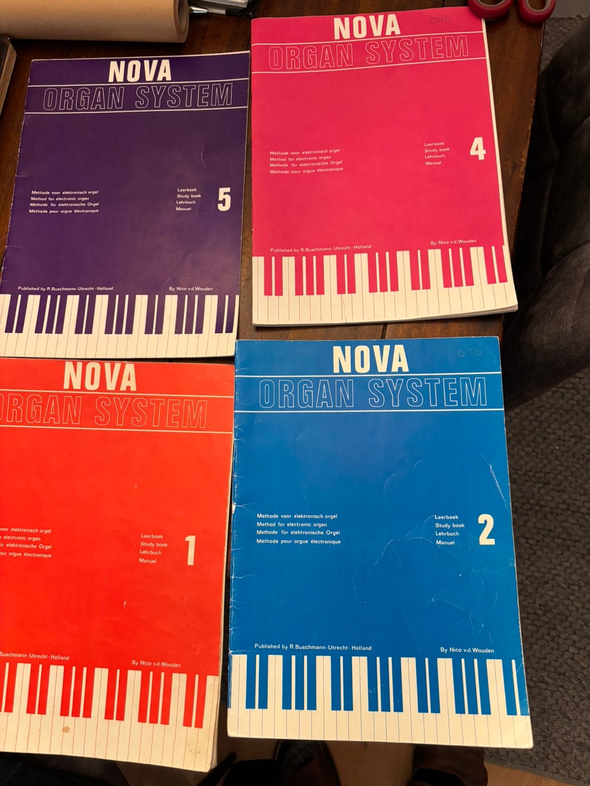 NOVA LEERBOEKEN ELECTRONISCHE ORGELS (zie foto) deel 1,2,4,5, Gebruikt, Overige genres, Overige soorten, Ophalen of Verzenden