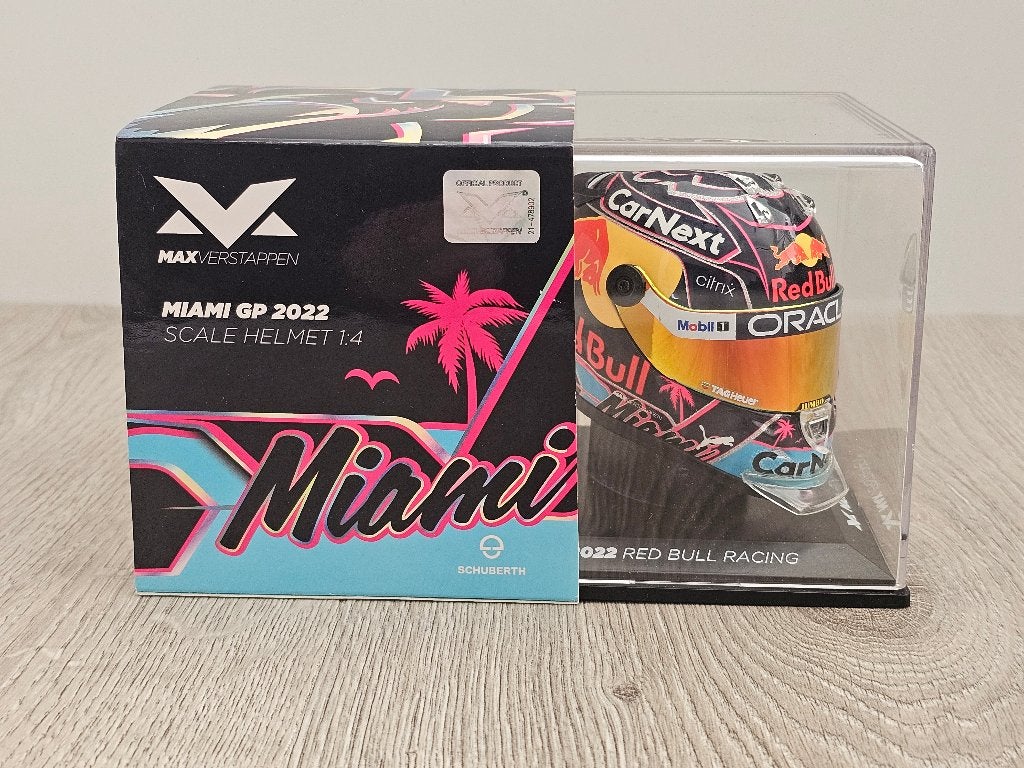 Helm 1:4, Max Verstappen # 1, GP Miami 2022., Verzamelen, Automerken, Motoren en Formule 1, Ophalen of Verzenden, Zo goed als nieuw