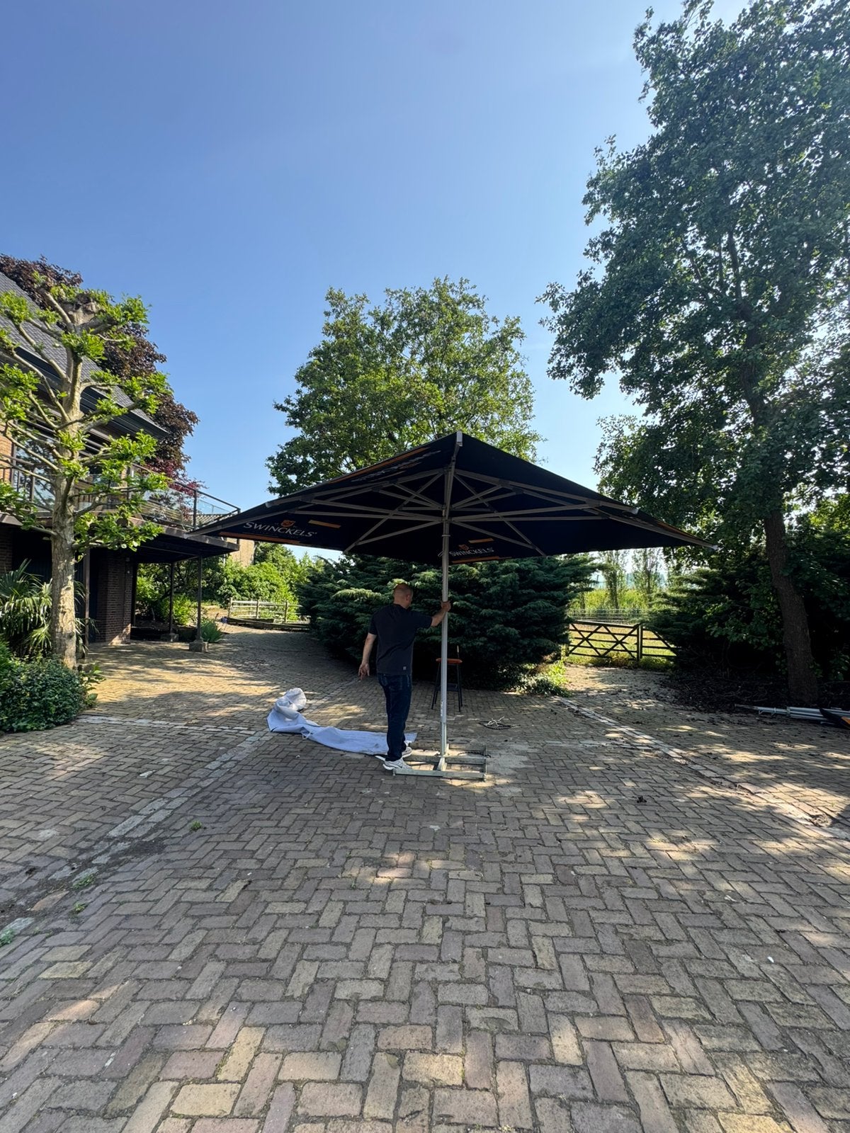 2 Swinkels parasollen 400x400cm - Ideaal voor horeca, Ophalen, Gebruikt, Meer dan 4 meter, Stokparasol