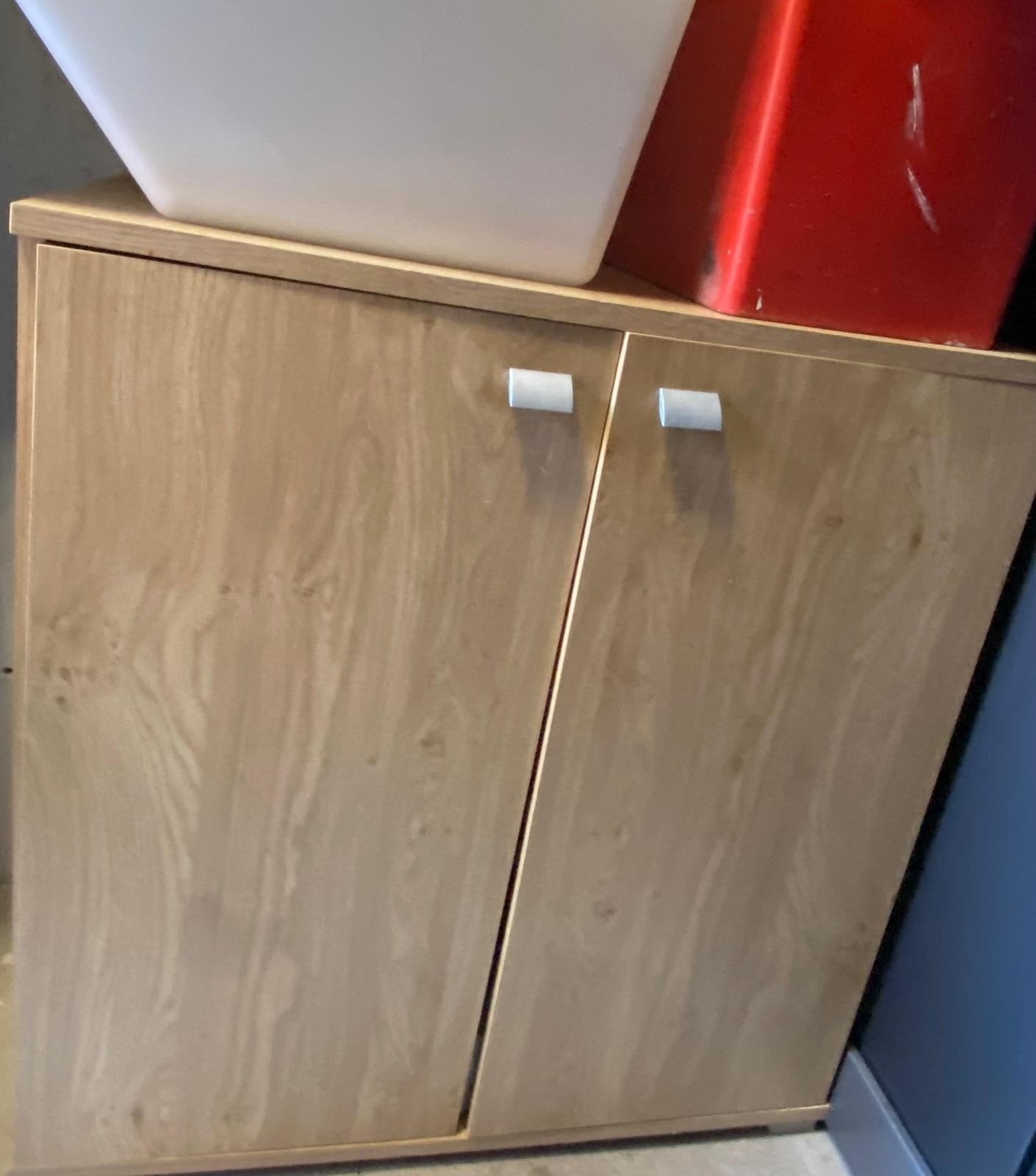 Houten kastje met twee deuren, Ophalen of Verzenden