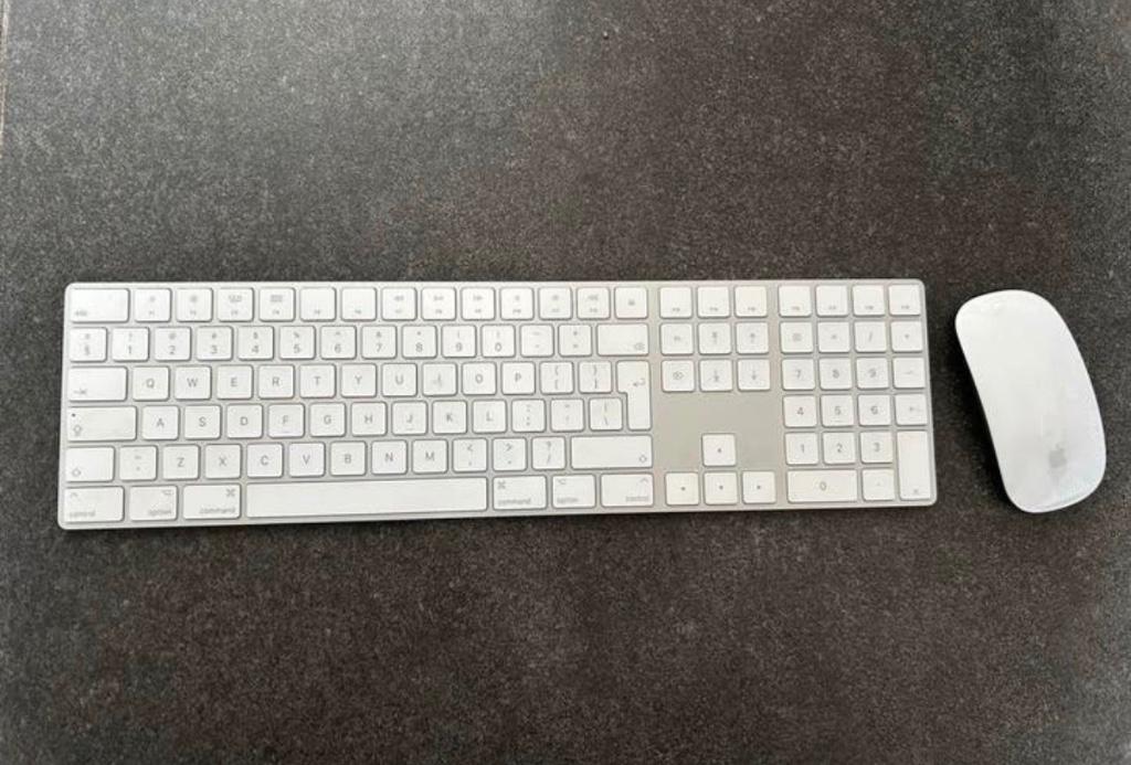 Apple Magic Keyboard en Magic Mouse - Zo goed als nieuw, Ophalen, Toetsenbord en muis-set, Numeriek, Zo goed als nieuw