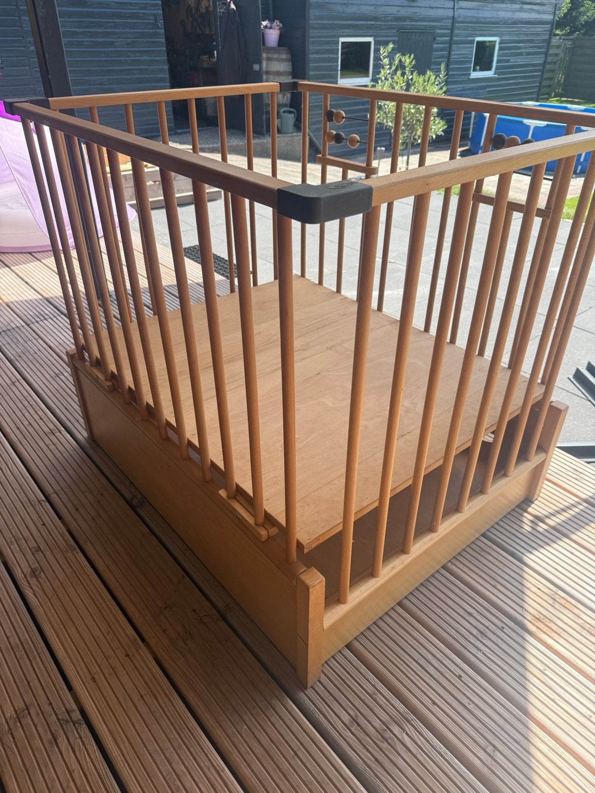 Nette houten box met lade en verstelbare bodem, Kinderen en Baby's, Boxen, Ophalen, Zo goed als nieuw, Vierkant, In hoogte verstelbaar