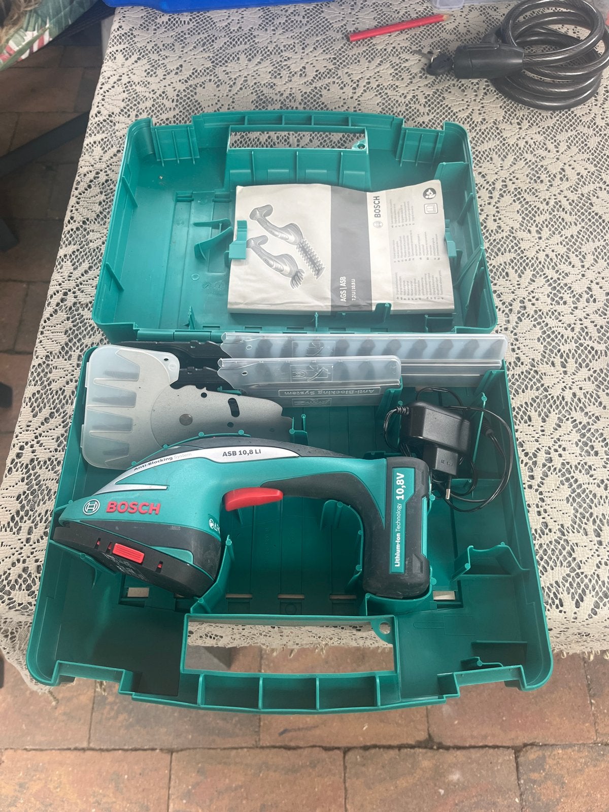 Bosch ASB 10,8 LI Accu Graskantenschaar/Heggenschaar, Ophalen, Zo goed als nieuw, Overige soorten