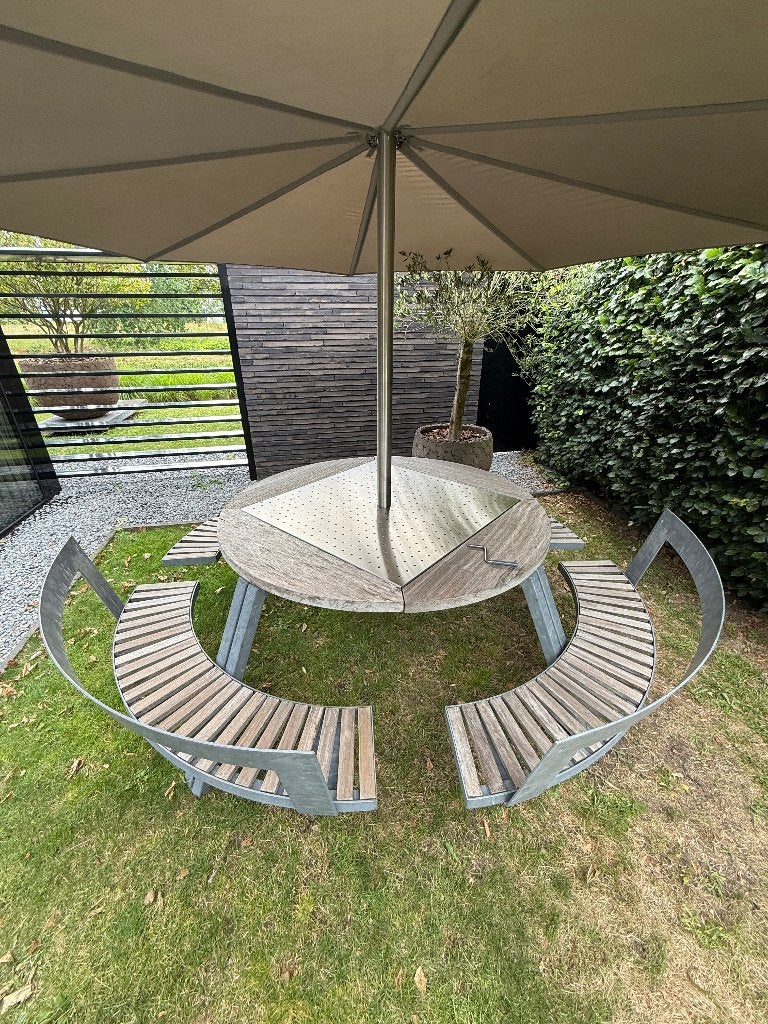 Extremis Gargantua tuintafel picknicktafel + Inumbra parasol, Waterstad 23, Staal, Rond, Zo goed als nieuw