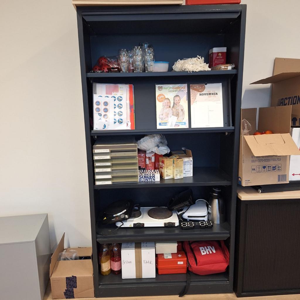 Grote folderkast met 5 vakken en schuiflades., Huis en Inrichting, Kasten | Boekenkasten, Ophalen of Verzenden, Zo goed als nieuw