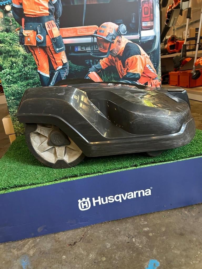 Husqvarna 420 robotmaaier, Tuin en Terras, Robotmaaiers, Ophalen, Gebruikt, Bestuurbaar via app, Minder dan 20 cm
