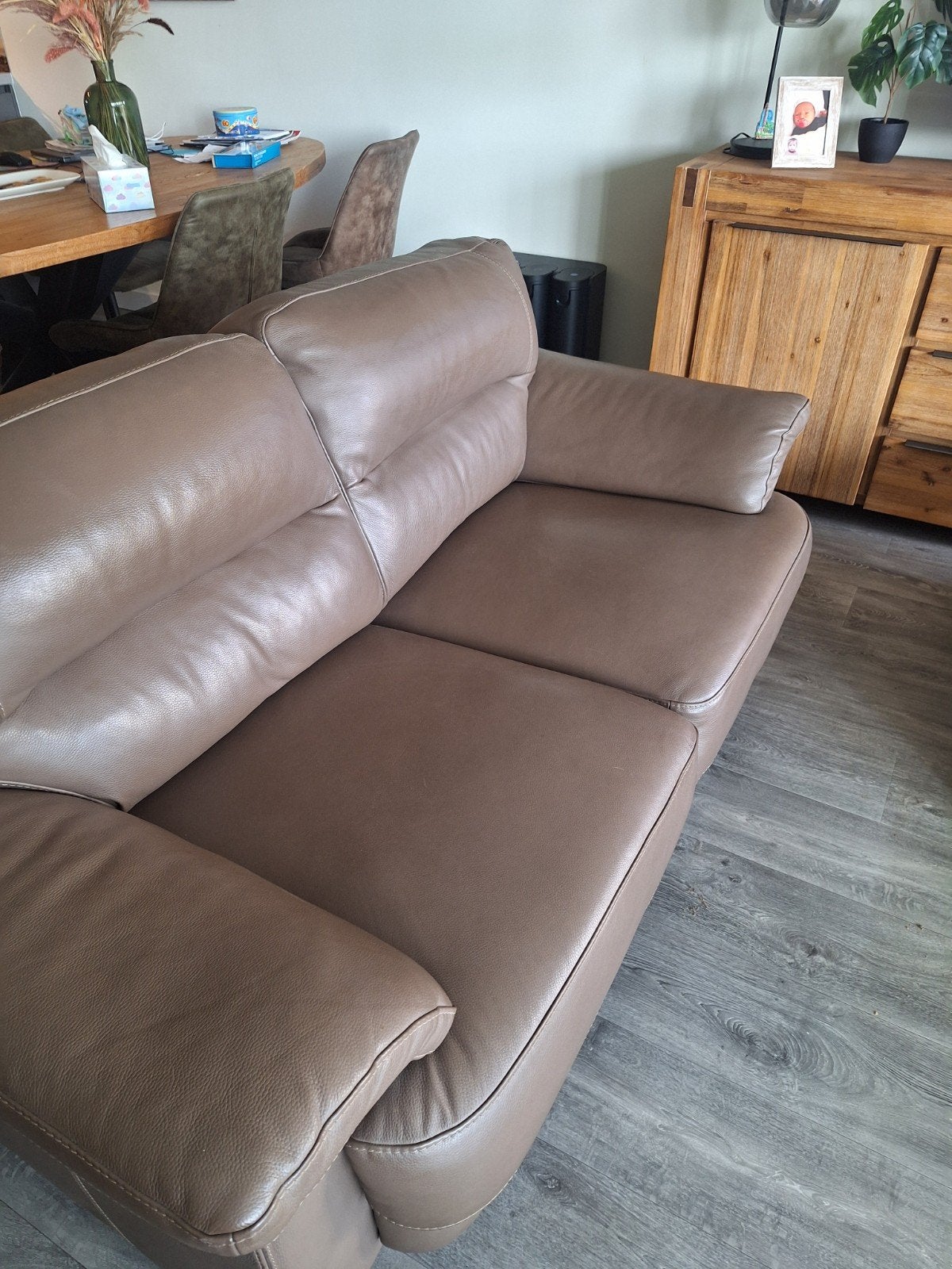 Comfortabele 2-zits bank van leer, Ophalen, Gebruikt, 150 tot 200 cm, Modern comfort