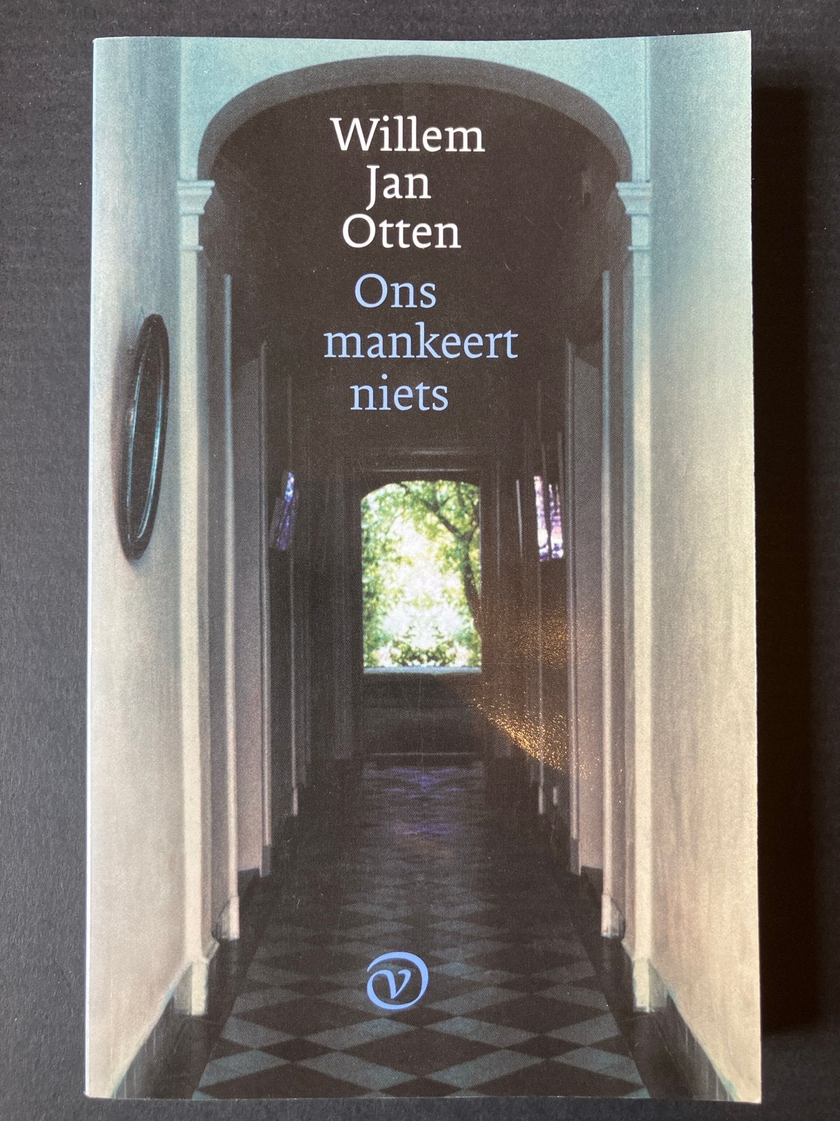 Willem Jan Otten - Ons mankeert niets (roman), Ophalen of Verzenden, Gelezen, Nederland