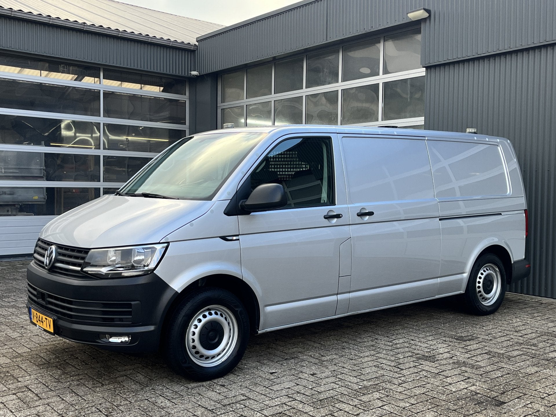 Volkswagen Transporter 2.0 TSI L2H1 Benzine Dubbele Schuifde, Auto's, Bestelauto's, Voorwielaandrijving, Stof, Gebruikt, 4 cilinders