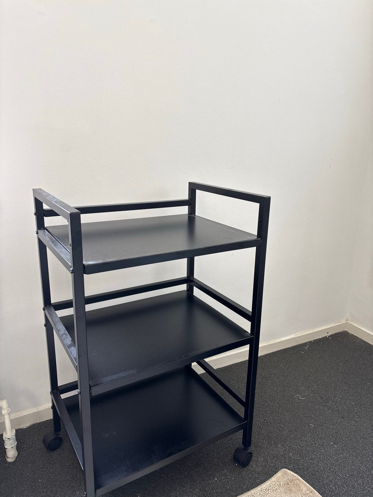 Zwart metalen trolley met 3 planken op wielen, Huis en Inrichting, Kasten | Stellingkasten, Ophalen, Gebruikt