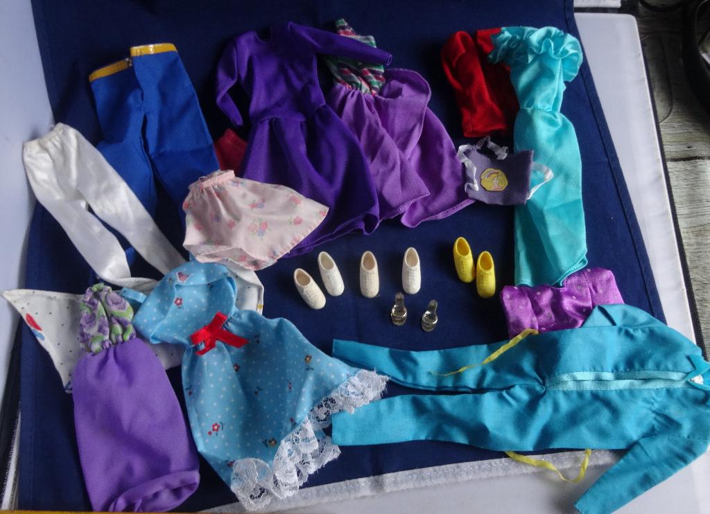 BARBIE KLEDING VINTAGE ORIGINEEL * Divers *, Verzamelen, Poppen, Verzenden, Zo goed als nieuw, Kleertjes