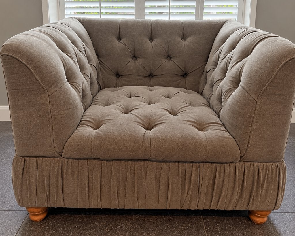 Rivièra Maison gecapitonneerde loveseat / 1,5-zits fauteuil, Ophalen, Gebruikt, 75 tot 100 cm, 100 tot 125 cm