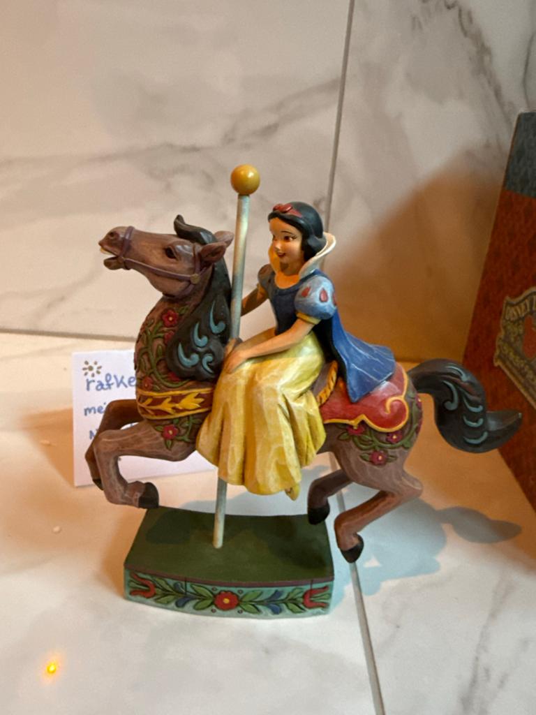 Sneeuwwitje op paard beeldje - Walt Disney Showcase, Verzamelen, Disney, Ophalen of Verzenden, Sneeuwwitje of Doornroosje, Zo goed als nieuw