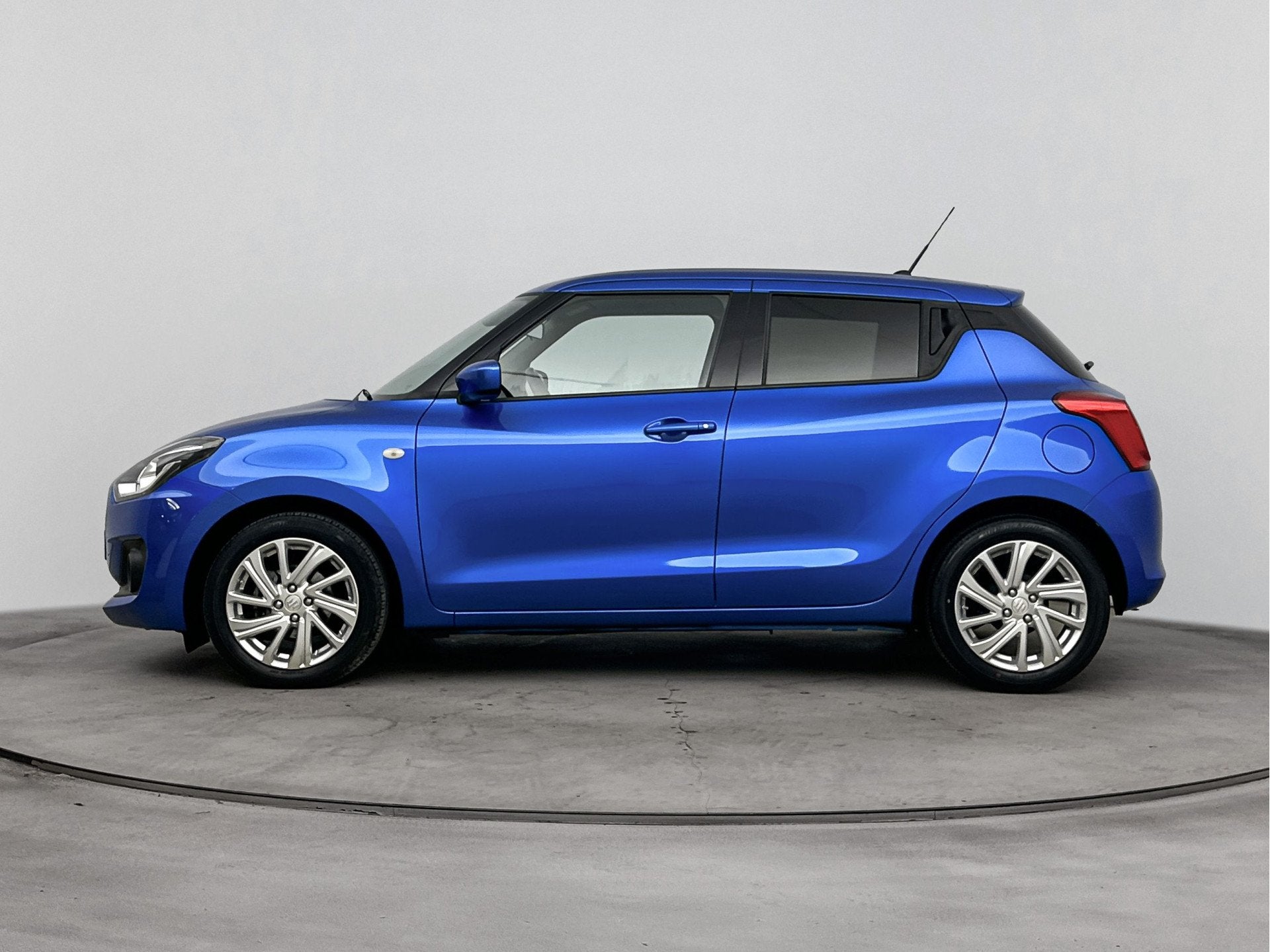 Suzuki Swift 1.2 Select Smart Hybrid (bj 2024), Stof, Gebruikt, 4 cilinders, Swift