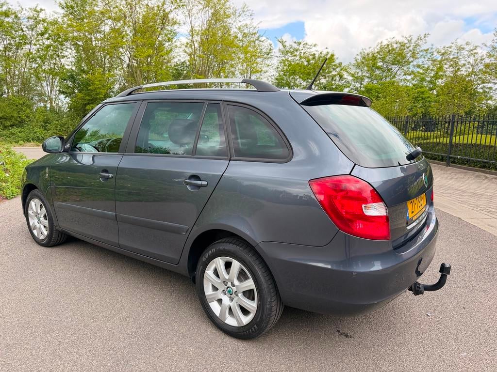 Skoda Fabia Combi 1.2 TSI STYLE AIRCO CR.CONR TREKHAAK, Voorwielaandrijving, Euro 5, Zwart, 4 cilinders