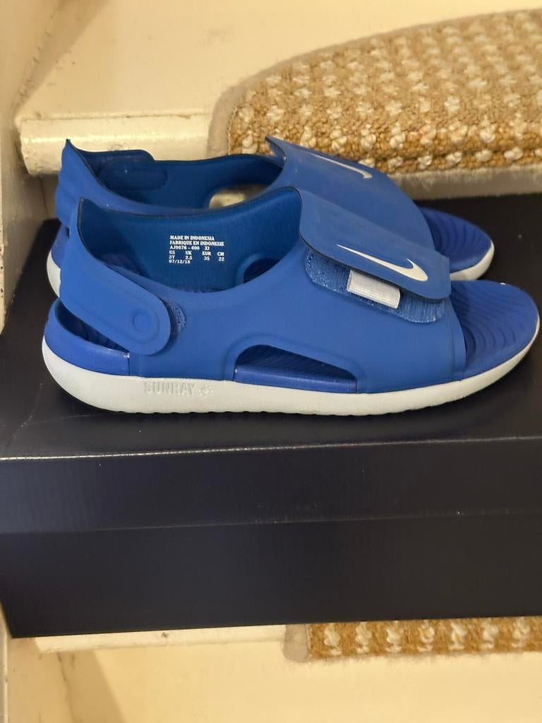 Blauwe Nike sandalen maat 35 - Comfortabel en stijlvol, Kinderen en Baby's, Kinderkleding | Schoenen en Sokken, Ophalen of Verzenden