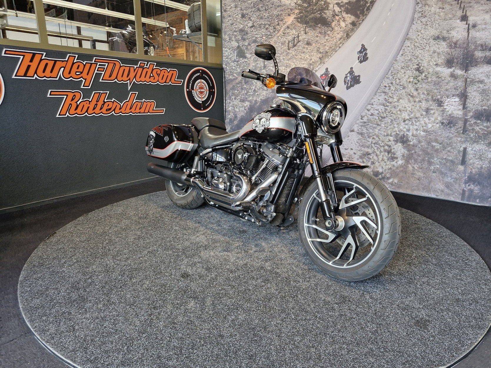 Harley-Davidson FLSB SPORT GLIDE (bj 2021), Motoren, Laan van Vredenoord 33
2289 DA  RIJSWIJK, NL, Bedrijf, Overig, Sales@harleydavidsonrotterdam.nl