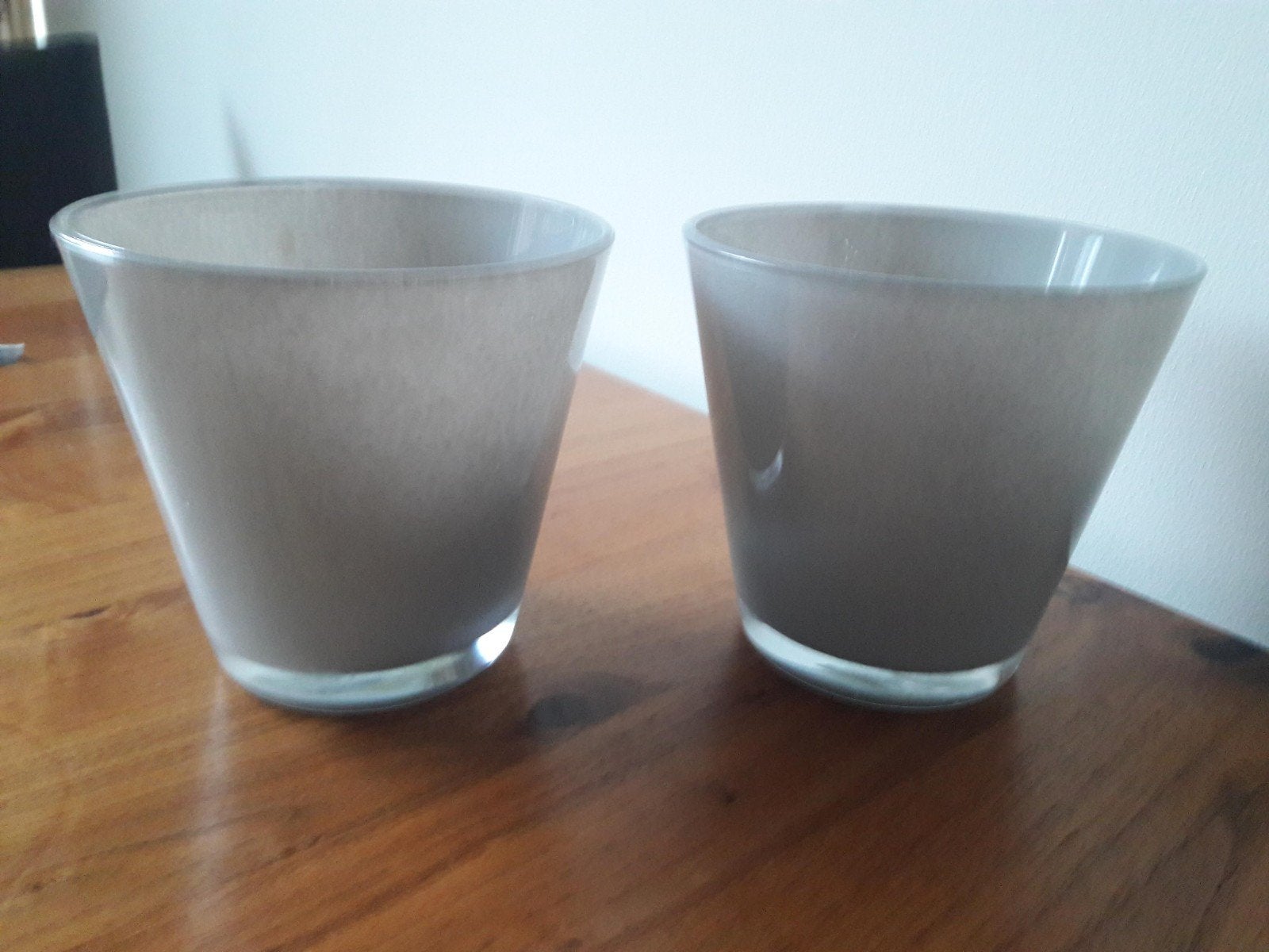 Twee bloempotten overbloempot pot grijs glas Per stuk, Huis en Inrichting, Kamerplanten, Ophalen of Verzenden