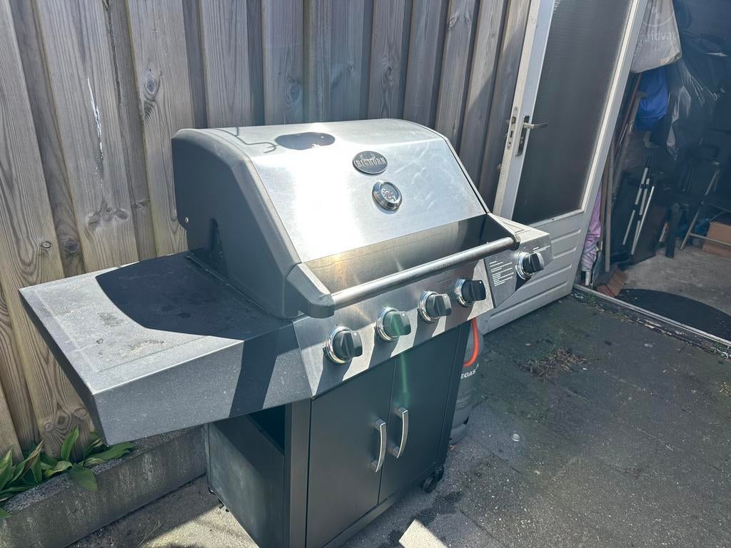 Gas BBQ met nagenoeg volle gasfles, Ophalen, Gebruikt