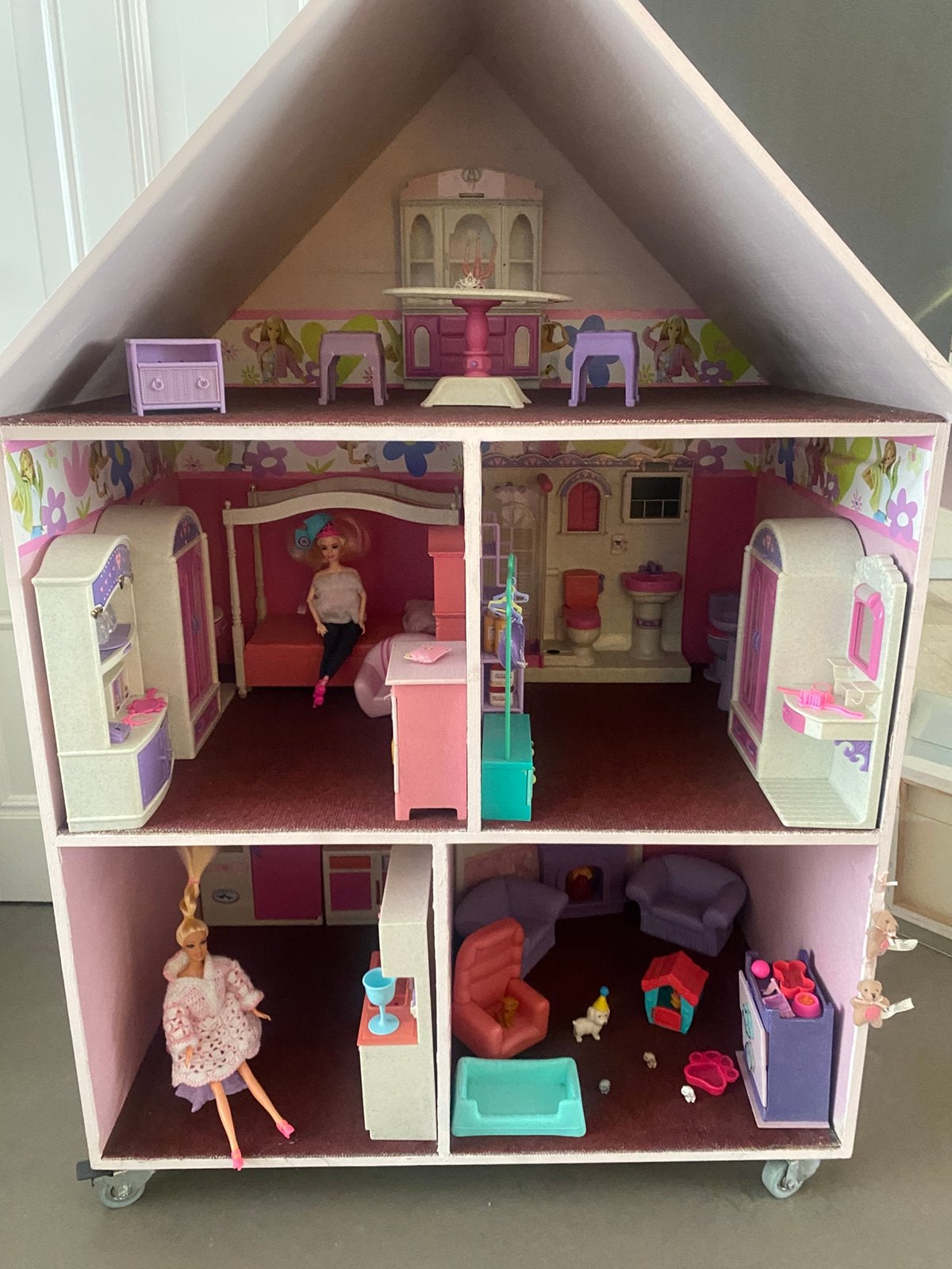 Groot Poppenhuis met Barbiepoppen en Complete Inrichting, Ophalen, Gebruikt, Barbie
