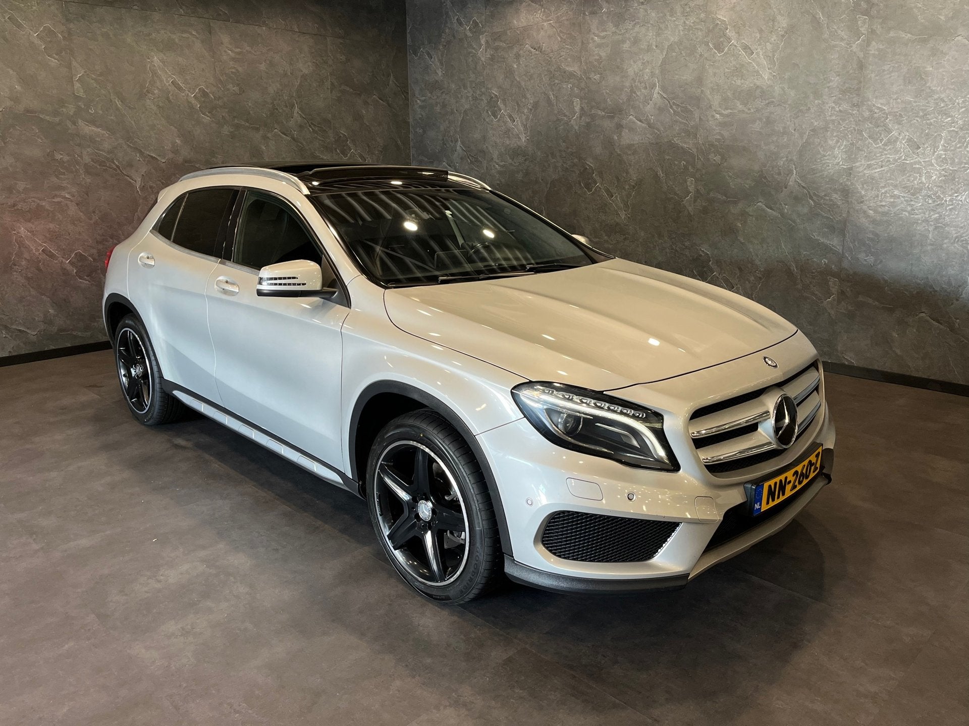Mercedes-Benz GLA-klasse 220 d Prestige AMG PANO FACELIFT, Auto's, Gebruikt, 4 cilinders, 23 km/l, Bedrijf