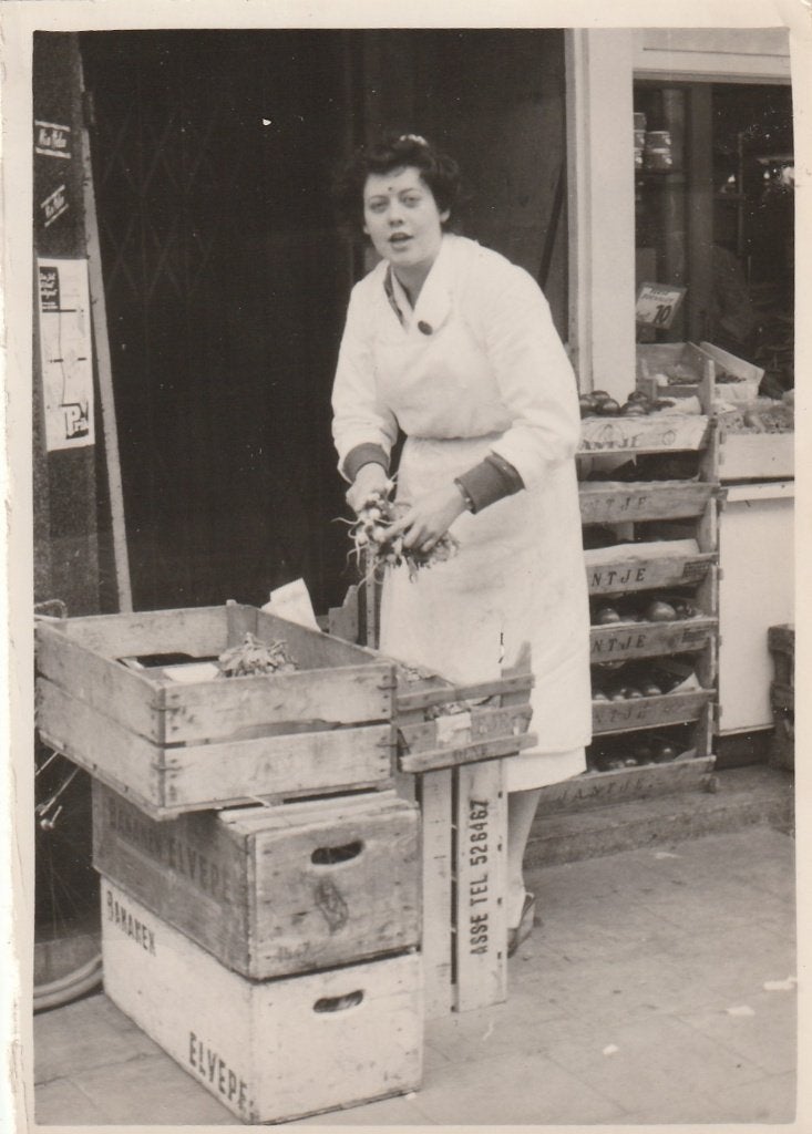 familie  foto  -  12 op 8.50   cm    -  fruit   winkel, Verzenden, Voor 1940, Zo goed als nieuw