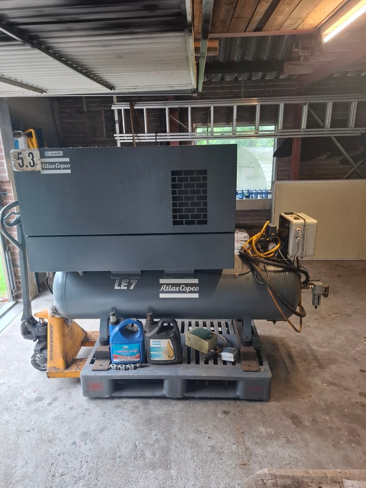 Atlas Copco LE7 Compressor met l8uchtketel en droger, 100 liter of meer, Ophalen, Gebruikt, 10 bar of meer