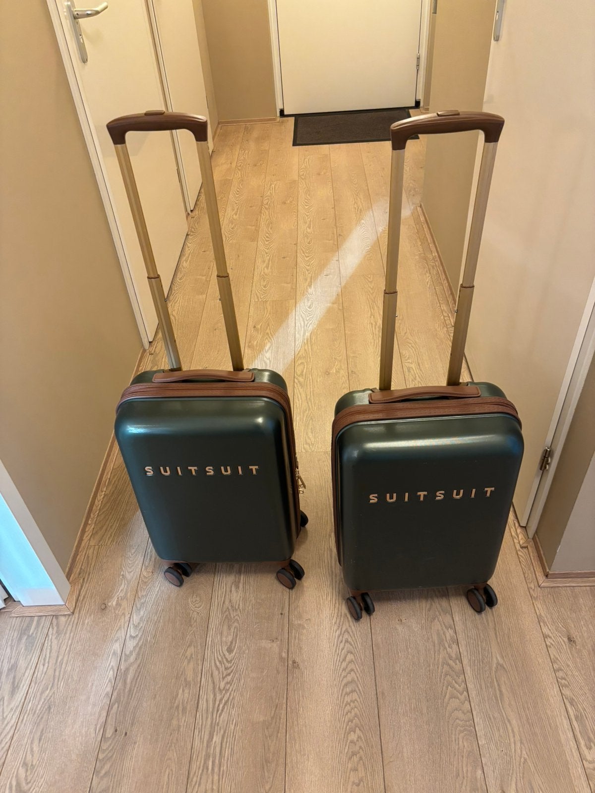 2 x Suit Suit carry-on hand bagage koffer, Ophalen, 50 tot 60 cm, Hard kunststof, Zo goed als nieuw