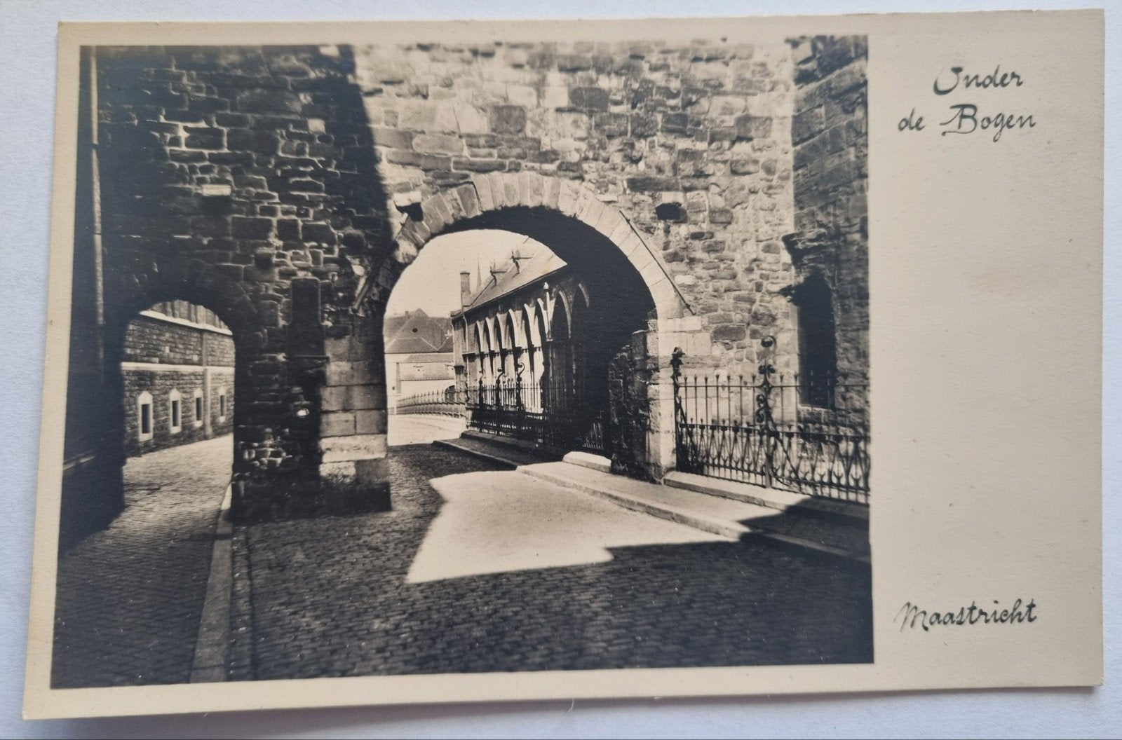 Maastricht - Onder de Bogen, Ophalen of Verzenden, 1920 tot 1940, Ongelopen, Limburg