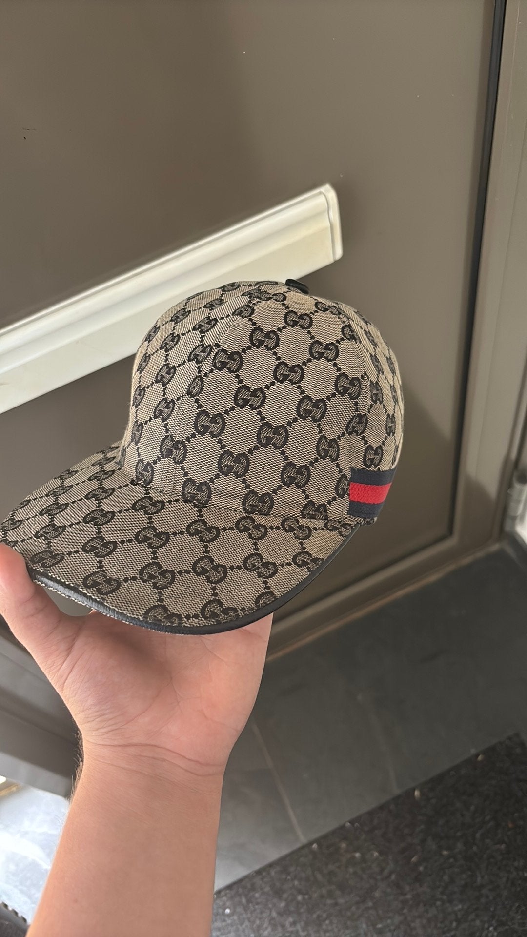 Ik verkoop een gucci pet in de kleur rood blauw, Ophalen of Verzenden, Zo goed als nieuw, 57 cm (M, 7⅛ inch) of minder, Pet