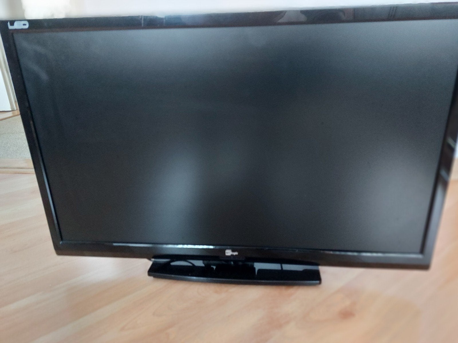 MT Logic 62 cmdiagonaaa Full HD LED TV met ingebouwde DVD sp, 50 Hz, Ophalen, Overige merken, Gebruikt