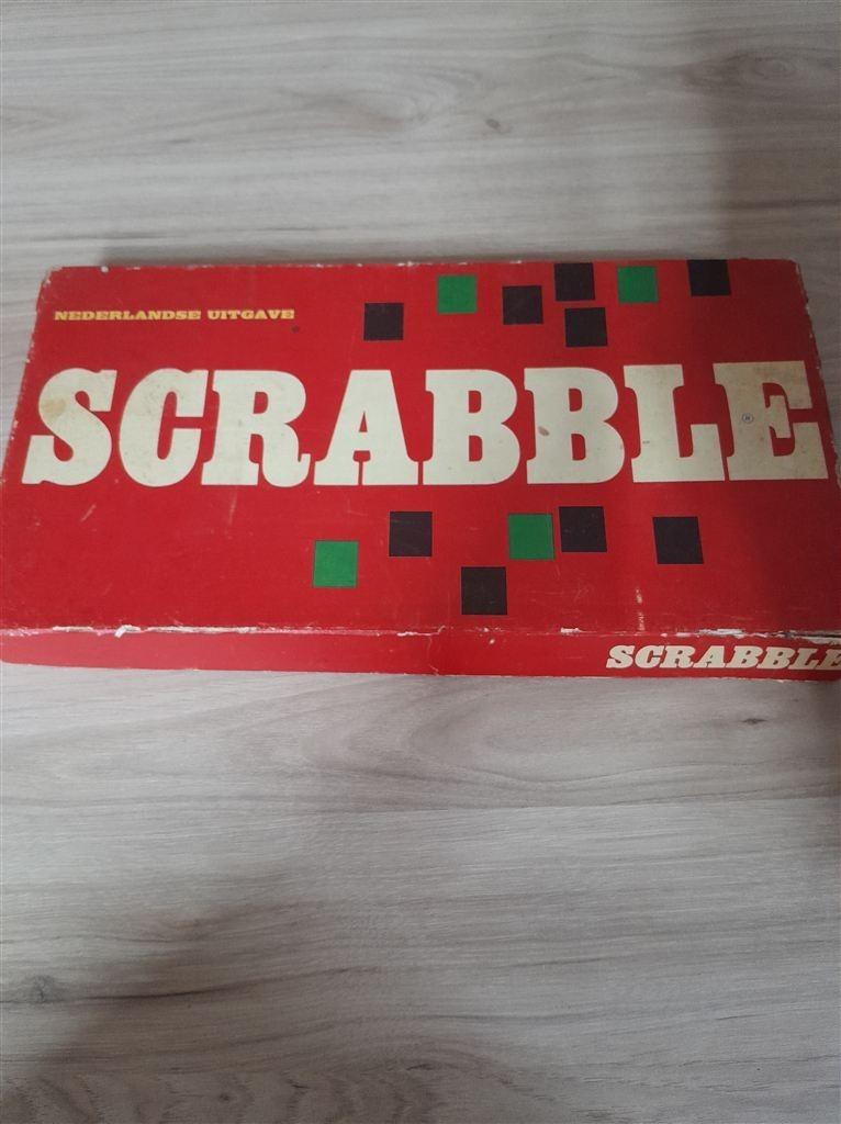 scrabble rode doos houten letters - s4379