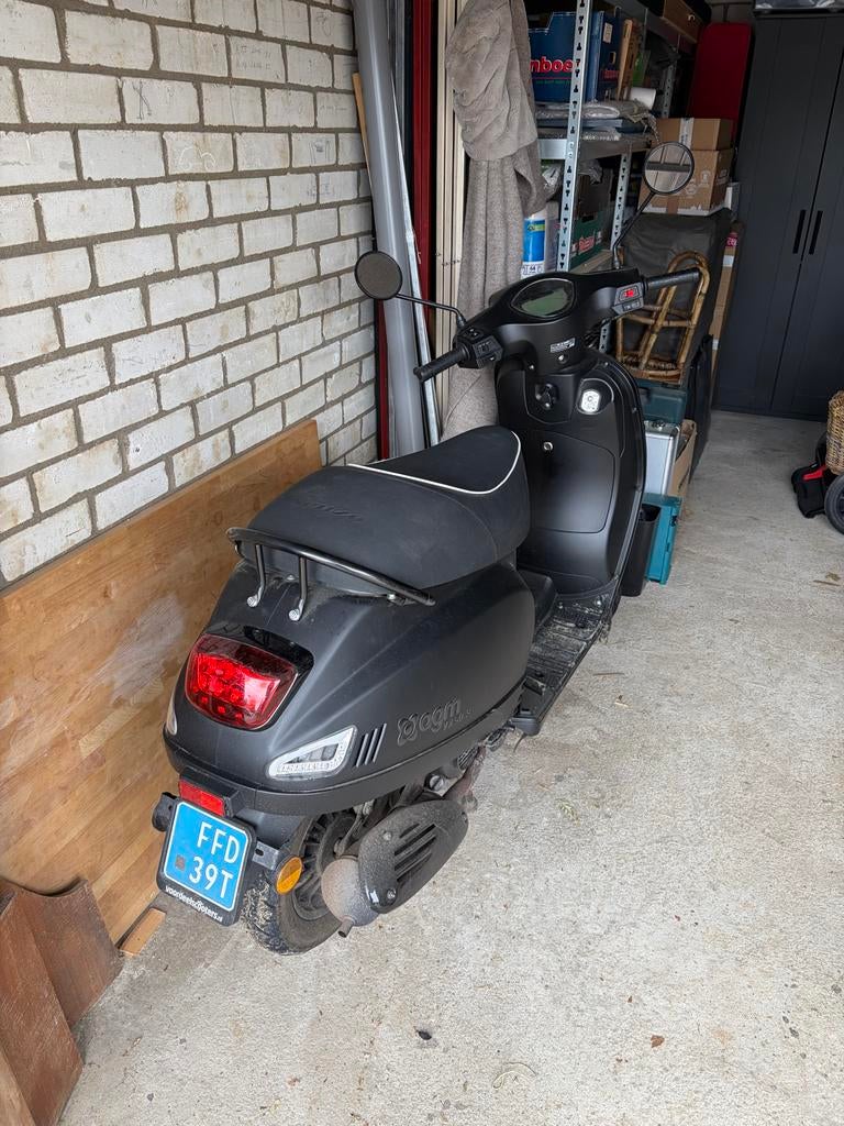 AGM VX50 (50cc) Scooter - Mat Zwart, Fietsen en Brommers, Snorfietsen en Snorscooters, Ophalen of Verzenden, Zo goed als nieuw