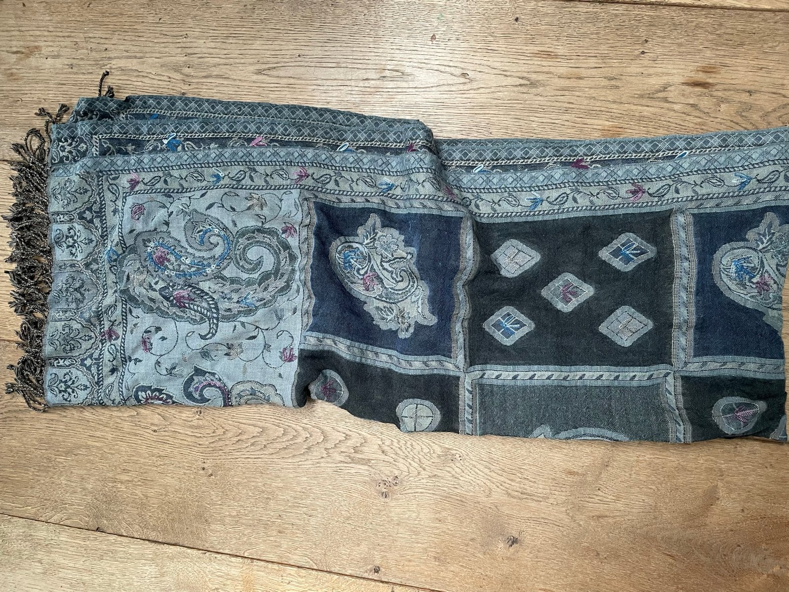 Stijlvolle Pashmina Sjaal met Paisley Patroon, Ophalen of Verzenden, Zo goed als nieuw, Maat 38/40 (M), Pashmina
