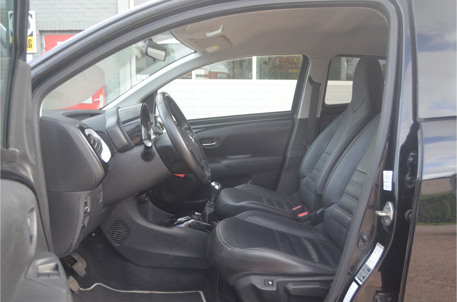 Toyota Aygo 1.0 VVT-i x Leder, Camera, 12 mnd. gar., Voorwielaandrijving, 12 maanden, Gebruikt, Euro 6