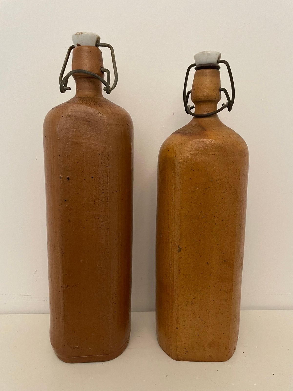 Steengoed beugelflessen | bruinglazuur | 1900-1950, Antiek en Kunst, Ophalen of Verzenden