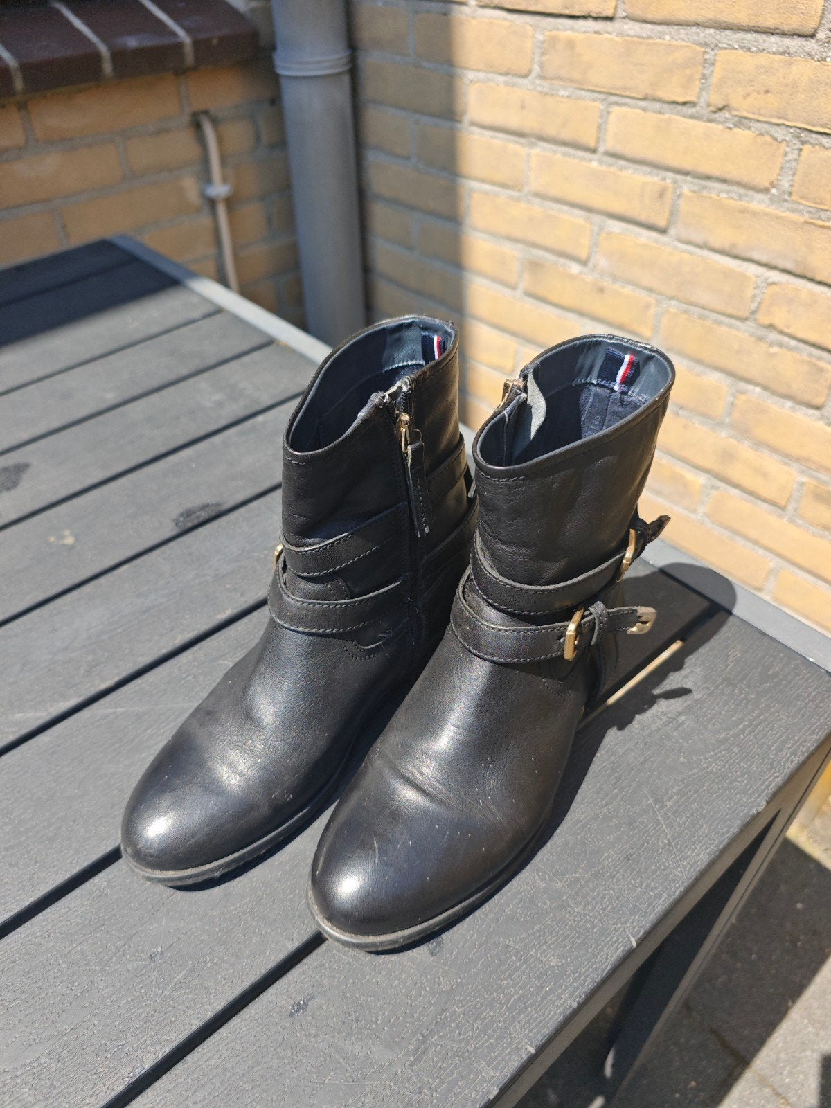 Tommy Hilfiger Laarsjes Zgan paar keer gedragen maat 37, Kleding | Dames, Schoenen, Ophalen of Verzenden, Zo goed als nieuw, Zwart