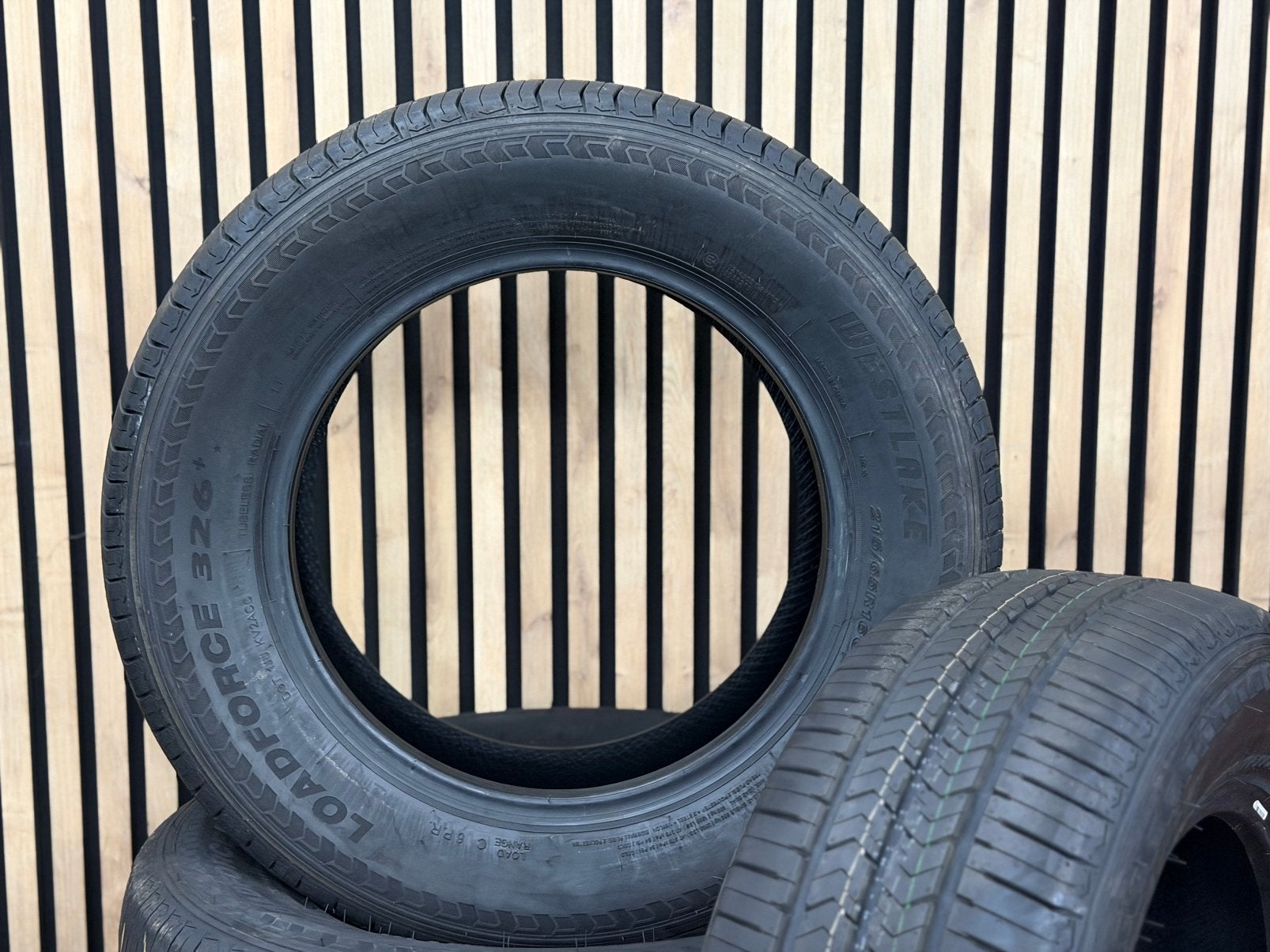 4x 215/65R16C Weslake Busbanden DEMO DOT25 incl Montage €340, Ophalen, 16 inch, Nieuw, Band(en)