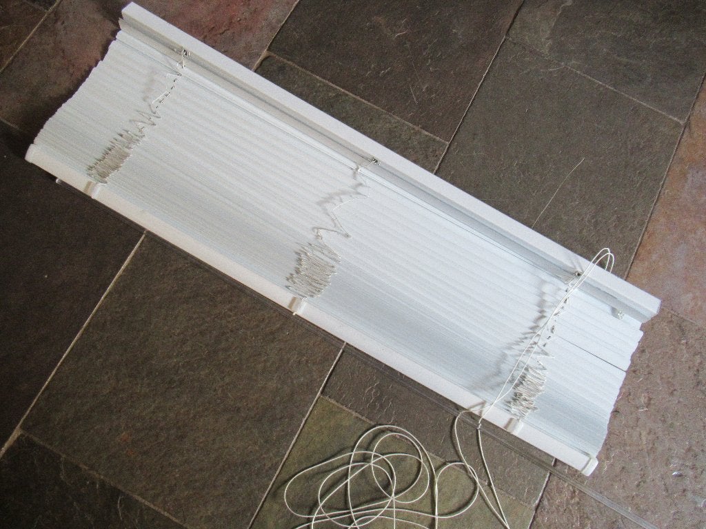 LUXAFLEX wit 84 cm breed 1.50 cm lang smal compleet € 15, Inclusief montageonderdelen, Wit, Metaal, 84 cm