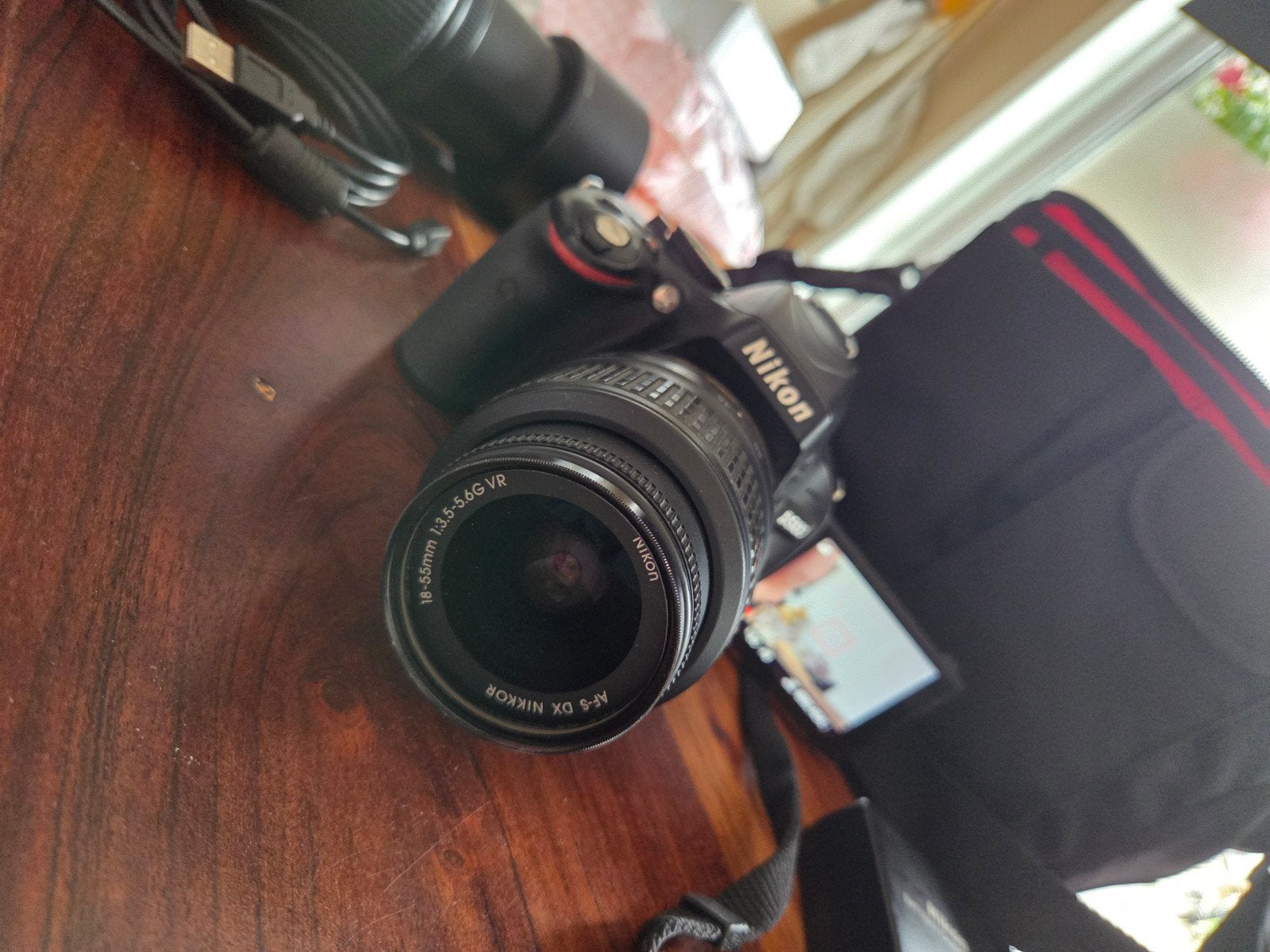 Nikon D5100 spiegelreflexcamera met twee lenzen en tas, Ophalen of Verzenden, Nikon, Geen optische zoom