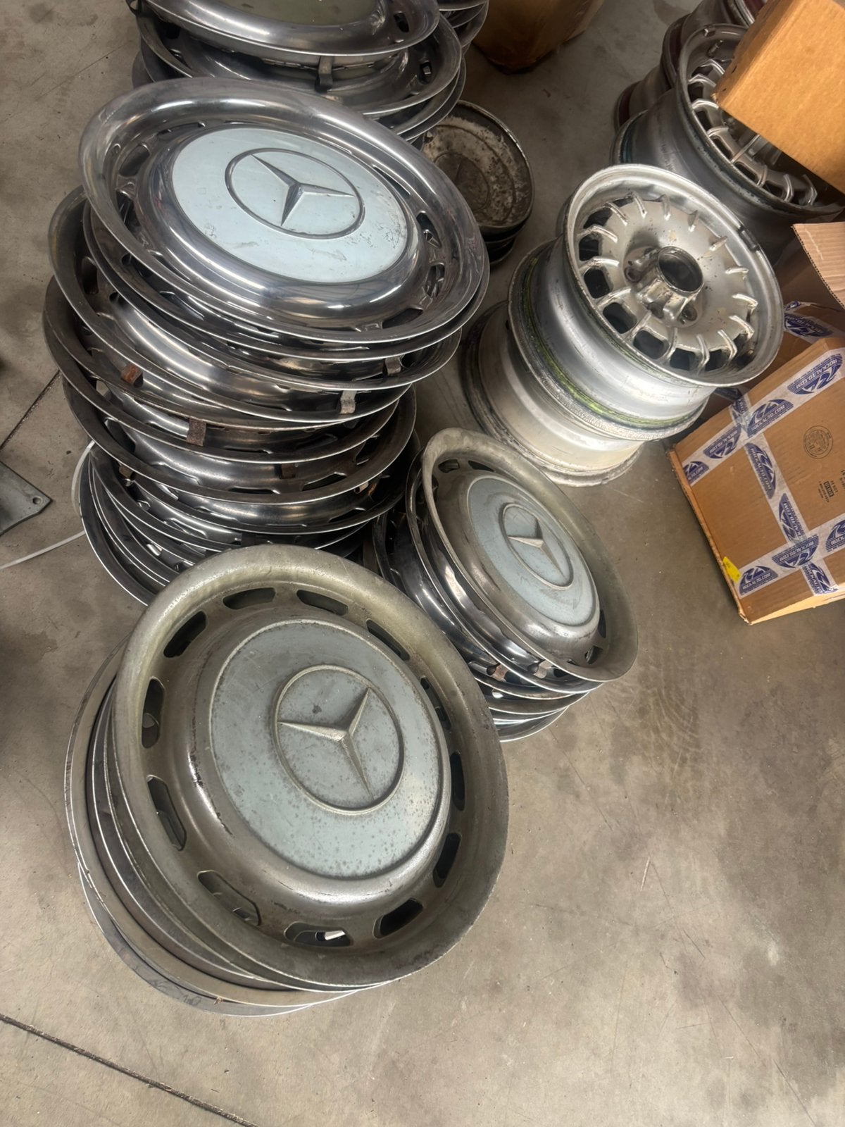 Ca. 80 Mercedes wieldoppen 14”, Ophalen, Zo goed als nieuw