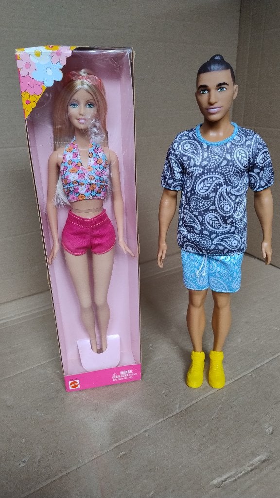 Barbie Beach Fun 2002 nr B4147 en Ken Fashionista nr 204, Ophalen of Verzenden, Zo goed als nieuw, Barbie