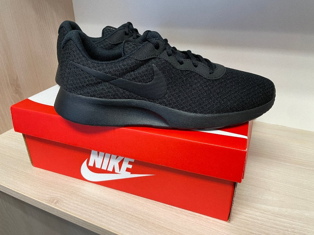 NIEUW Nike Tanjun Maat 44 Black/Black-Anthracite 812654-001, Ophalen, Nike tanjun, Nieuw, Sportschoenen