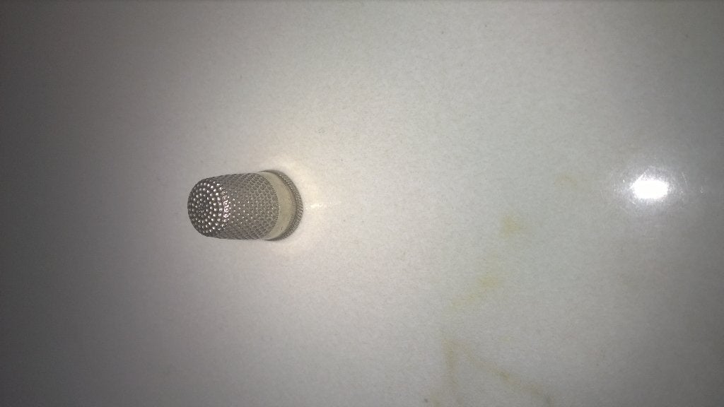 Klein oud metalen vingerhoedje  nr 6, Ophalen of Verzenden