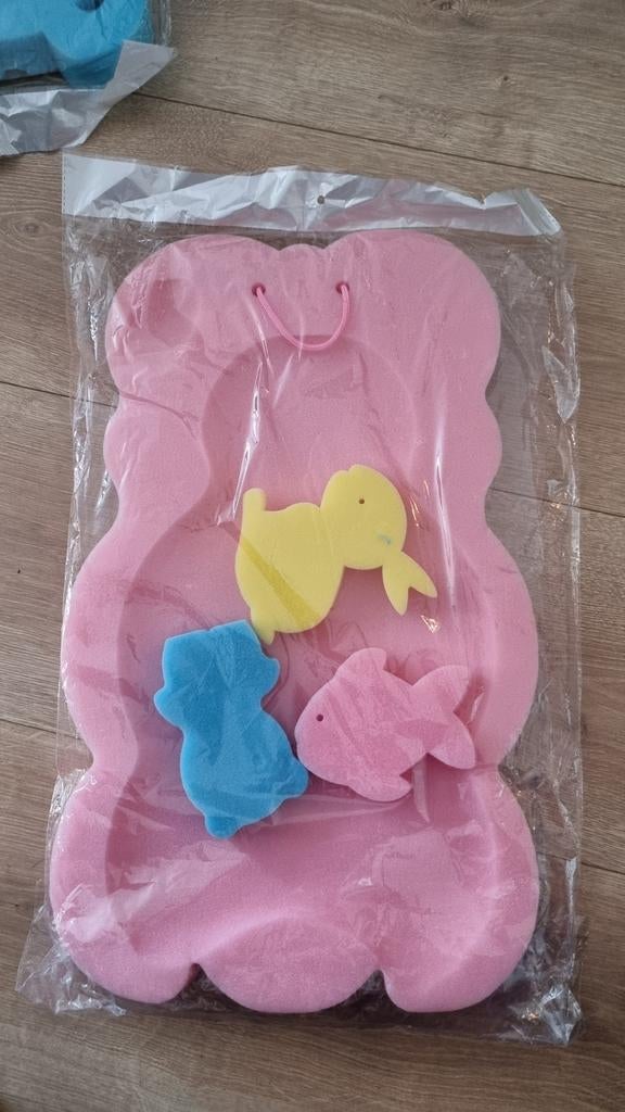 Roze badkussen met badspeeltjes, Ophalen of Verzenden