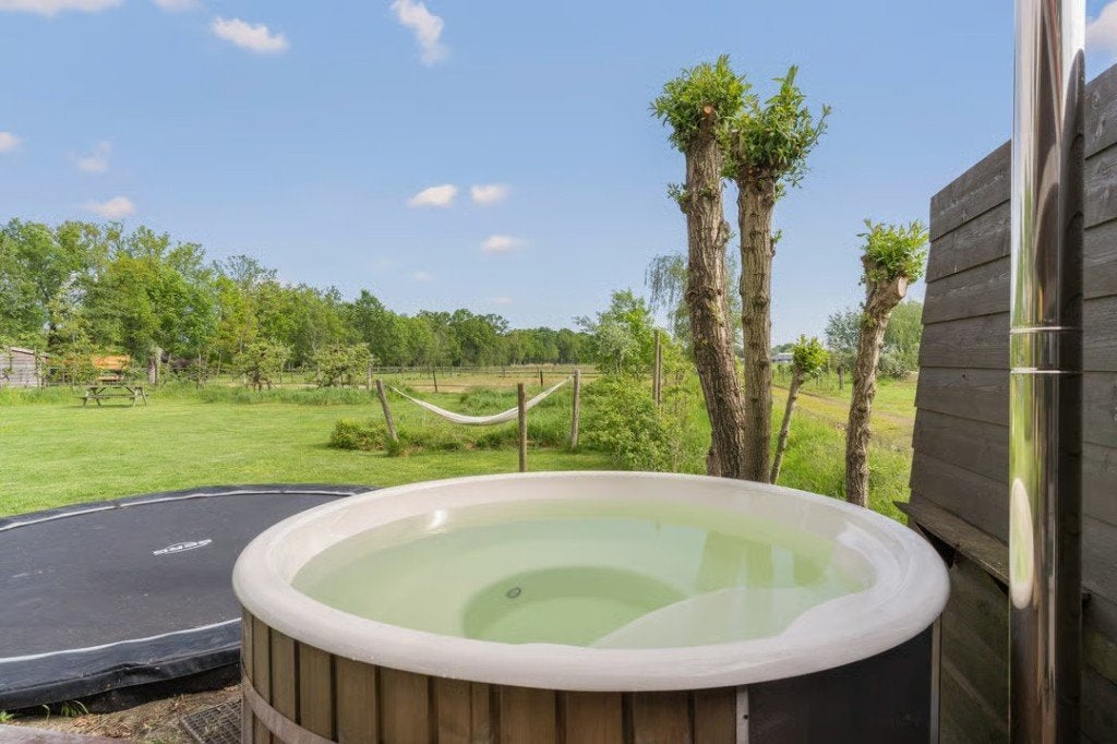 Houtgestookte Hottub thermowood - interne kachel 180 cm, Ophalen, Gebruikt, Afdekzeil, Vast