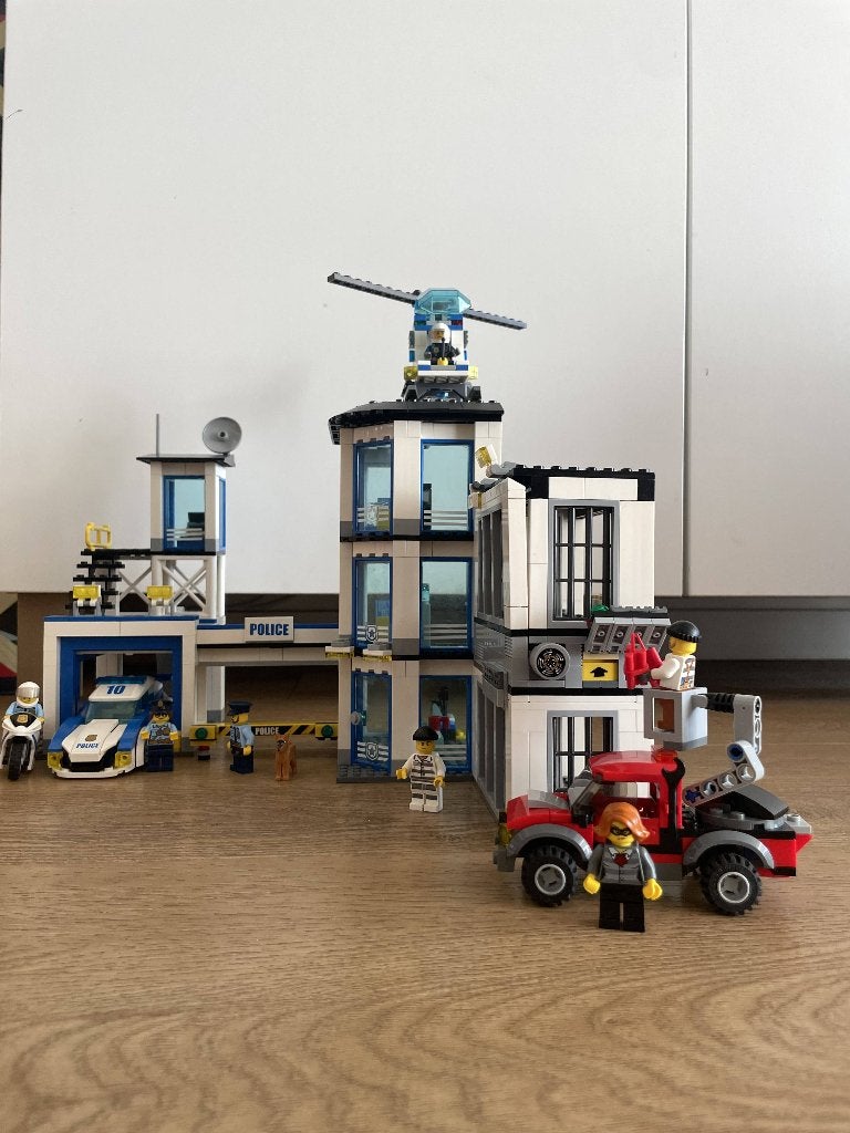 lego 60141 politiebureau, Kinderen en Baby's, Speelgoed | Duplo en Lego, City, Lego, Ophalen of Verzenden, Complete set