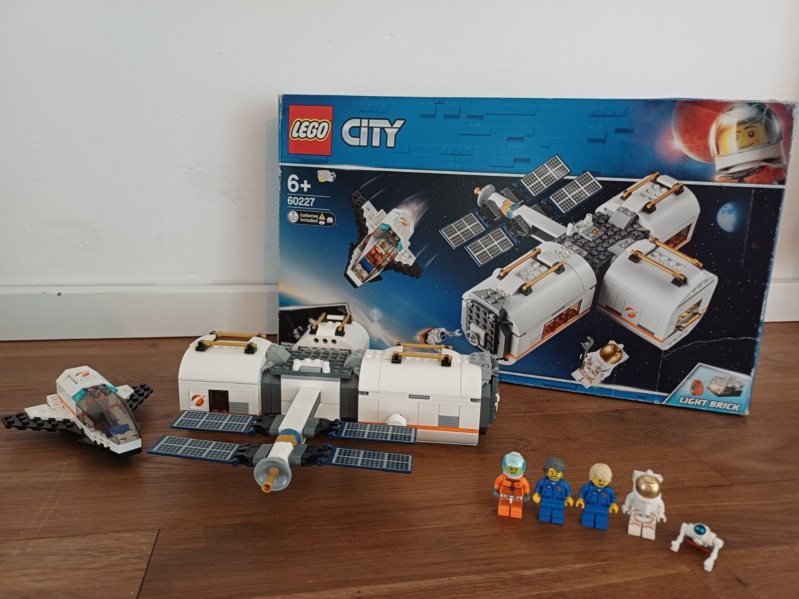 LEGO 60227 Ruimtestation op de Maan, City, Lego, Ophalen of Verzenden, Zo goed als nieuw